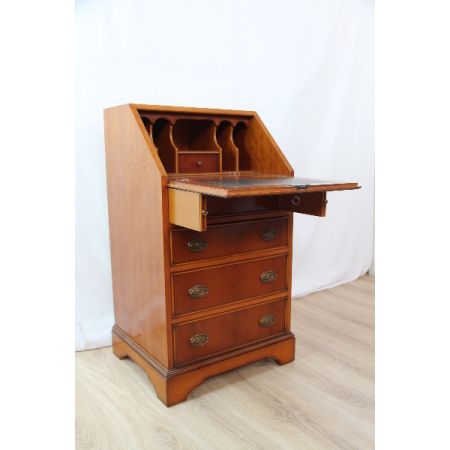 Eibe Sekretär mit feinem Innenleben