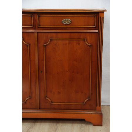 Sideboard 3 Türen Eibe  ovale Beschläge