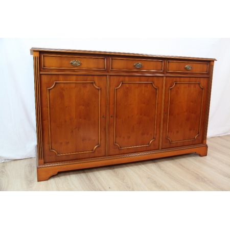 Sideboard 3 Türen Eibe  ovale Beschläge