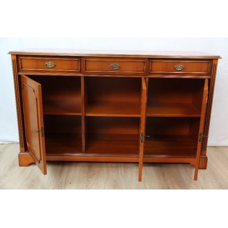 Sideboard 3 Türen Eibe  ovale Beschläge