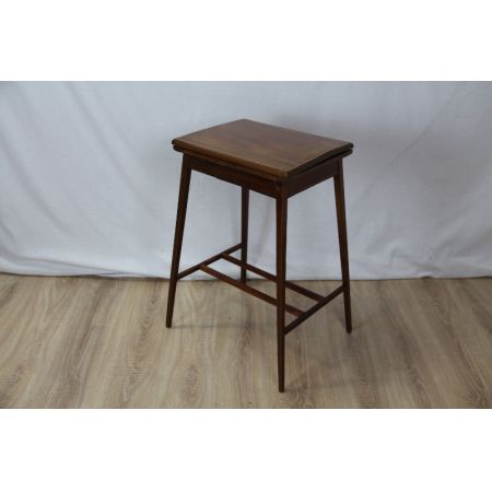 Handpolierter Cardtable aus Mahgoni Massivholz mit Patina