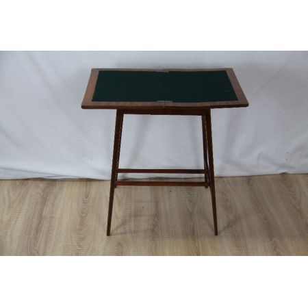 Handpolierter Cardtable aus Mahgoni Massivholz mit Patina