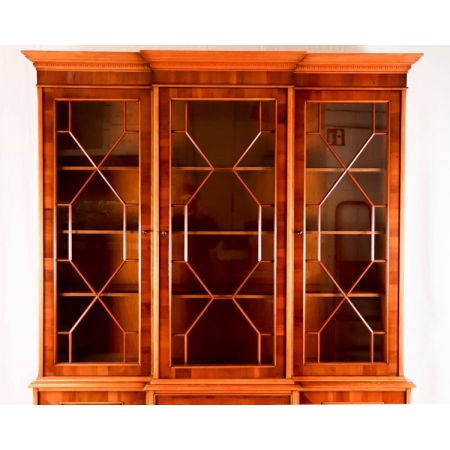Englisches Breakfront Bookcase aus Eibe