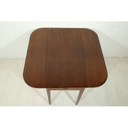 Antiker Pembroke Table mit feiner Bandintarsie, Mahagoni u. Satinwood