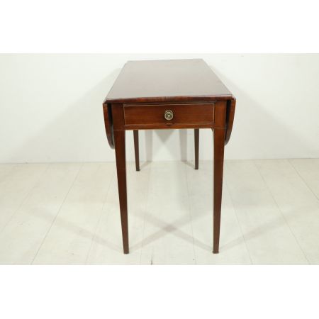 Antiker Pembroke Table mit feiner Bandintarsie, Mahagoni u. Satinwood