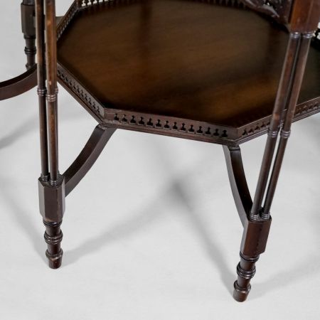 Original Edwardian Massivholztisch, Sofatisch / Salontisch in Mahagoni, Center Table