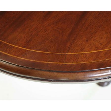 Antiker Beistelltisch in Mahagoni