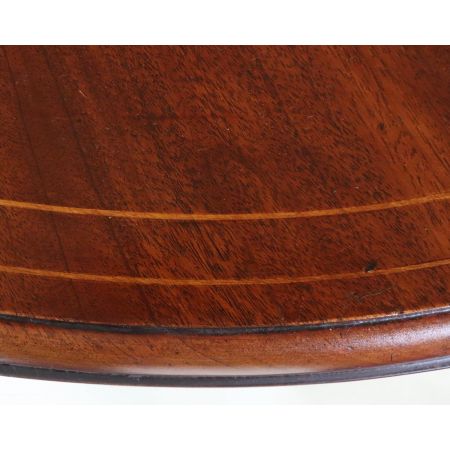 Antiker Beistelltisch in Mahagoni