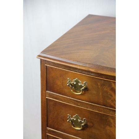 Bowfront Kommode in feinem Flammen-Mahagoni