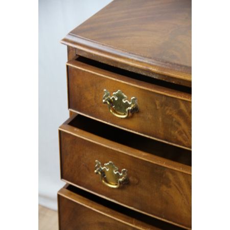 Bowfront Kommode in feinem Flammen-Mahagoni