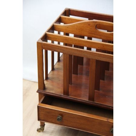 Zeitschriftenständer  Canterbury aus Massivholz  England 1890