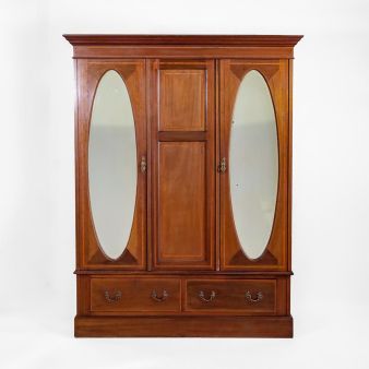 Antike Schränke & Kleiderschränke 