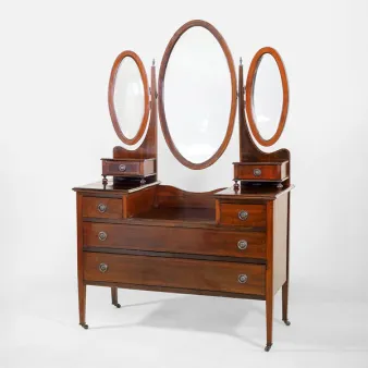 Spiegelkommoden & Frisierkommoden