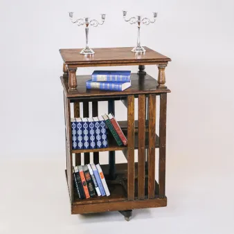 Antike drehbare Bücherregale
