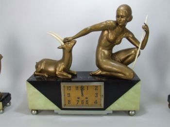 Französische antike Art Deco Uhr Marmor Onyx mit Bronzefigur "Frau und Bock" c1930