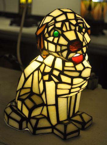 Dekolampe im Tiffany-Stil Hund 24x17cm