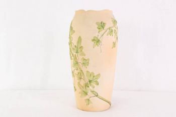 Hübsche Vase im Jugendstil, Knochenporzellan