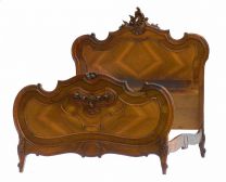 Französisches antikes englisches Bett, 19. Jahrhundert, Walnuss, Rokoko