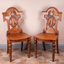 Paar antike Stühle Hallenstühle Saalstühle Eiche Massivholzstühle viktorianisch