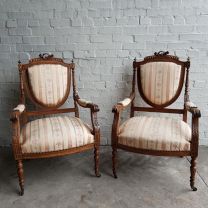 Französisches Paar geschnitzter Stühle Massivholz antik 19. Jahrhundert