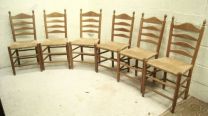 Antikes Set von sechs Stühlen aus Eichenholz.