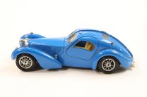 Antikes Automodell: Bugatti T57 Atalante, hellblau, ca. 1935