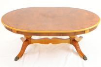 Ovaler coffee table / Sofatisch in Eibe mit Paw Feet