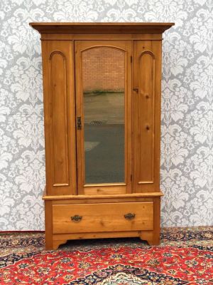 Antiker original viktorianischer  Kleiderschrank mit Spiegeltür