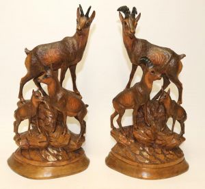 Antikes Figurenpaar Steinböcke mit Glasaugen aus Lindenholz Massivholz um 1890 
