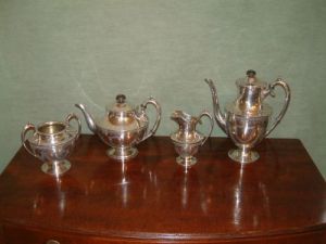 Antikes, vierteiliges Tee-/Kaffeeservice 19. Jahrhundert
