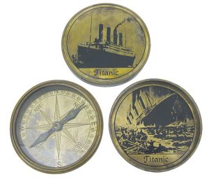 Schwerer Kompass, Messing antik, Ø: 8,5cm, mit Prägung TITANIC