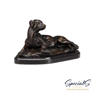 "Liegender Hund auf Marmorplatte" Bronzefigur