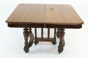 Massivholz Esstisch / Dining Table mit schönen Schnitzarbeiten