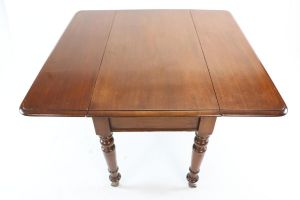 Schöner Pembroke Table / klappbarer Esstisch