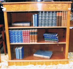 "Open Bookcase" Regal aus Eibe - auch in Mahagoni erhältlich