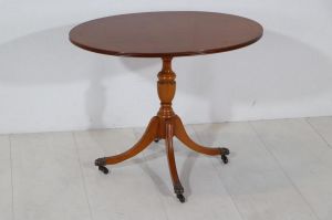 Ovaler englischer Beistelltisch / Side Table, in Eibe
