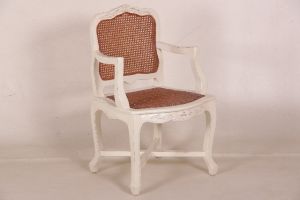 Schöner Stuhl in French-White