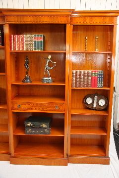 "Bücherschrank" in Eibe - auch Mahagoni erhältlich
