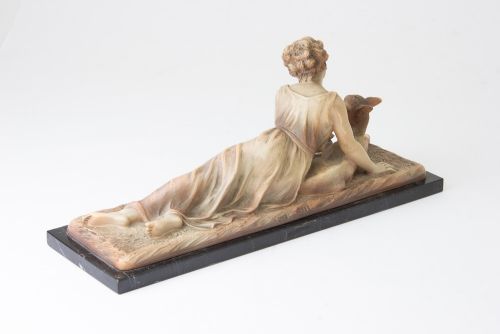 Antike Englische Terrakotta Figur Frau mit Hirsch ca. 19. JH.