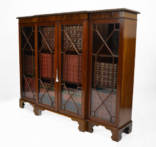 Antikes Englisches Mahagoni Breakfront verglastes Bücherregal ca. 1900