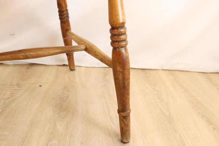 Im Shop: 6 antike Stühle im Landhausstil