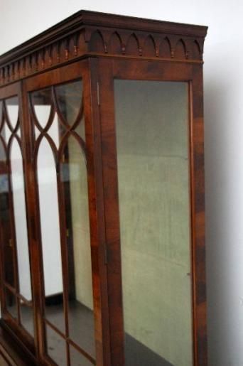 Antikes Display Cabinet - Gregorian