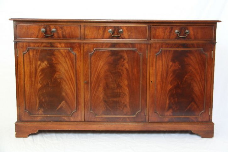 Mahagoni Sideboard 3 Türig handpoliert und gut erhalten