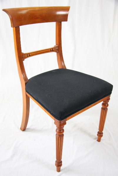 "Chair" in Eibe - auch in Mahagoni erhältlich 