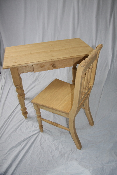 Pinesite Ladies Desk and Chair