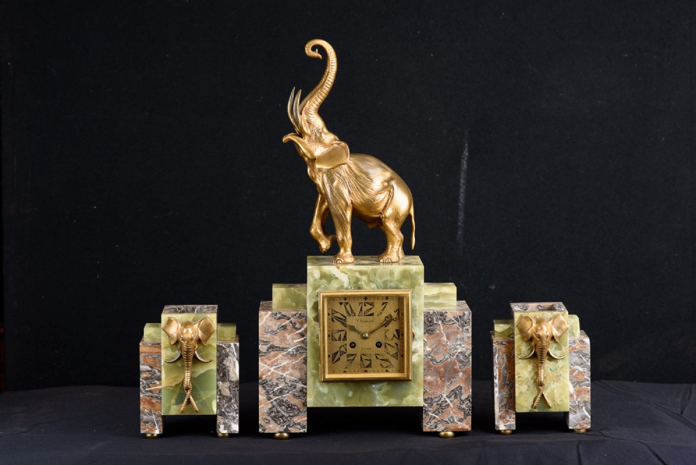 Art Deco Antike Englische dreiteilige Ormolu Elefanten Uhr ca. 1920