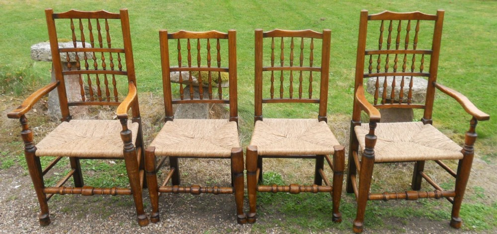 4 Antike Englische Ulmen Esszimmerstühle im Lancashire Stil ca. 1920