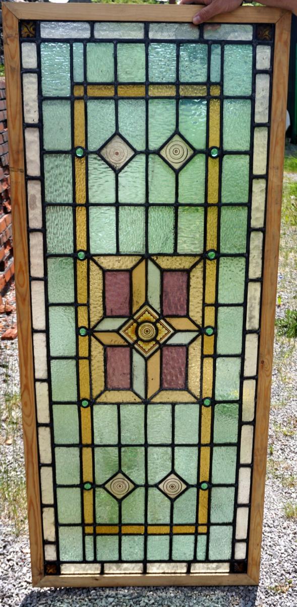 Großes Buntglasfenster mit dezenten Farben antik 1910
