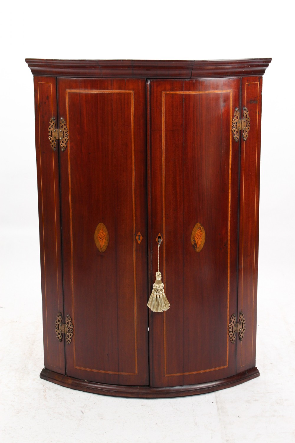 georgian mahogany bow front corner cupboard ca. 1800 Jh.