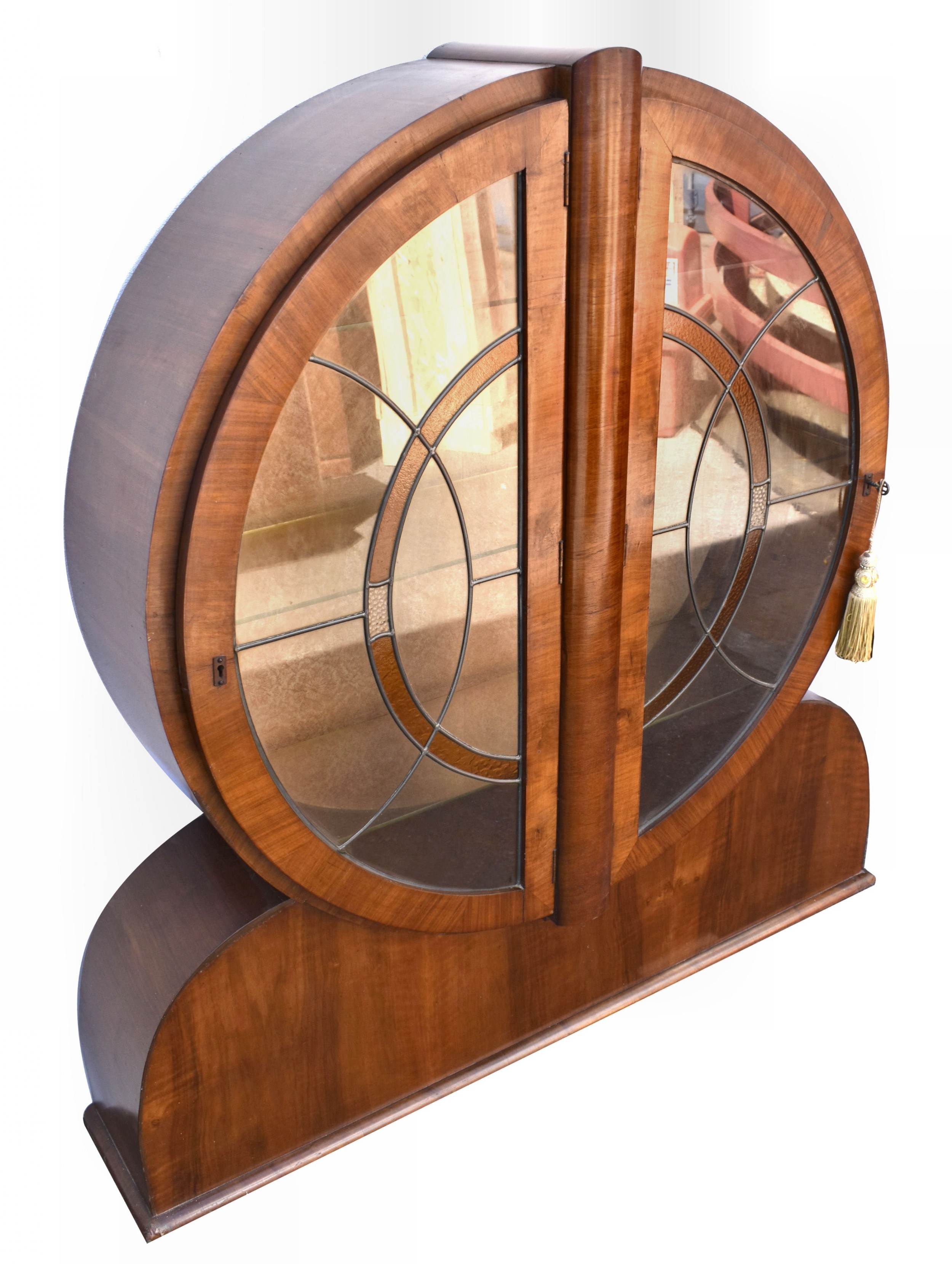 Verglaste Vitrine mit runden Türen im Art Deco Stil